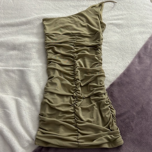 Beautiful green forever 21 dress - Picture 2 of 4